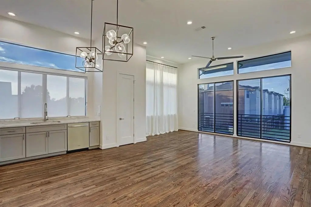W 22nd St · Unit B — photo 6