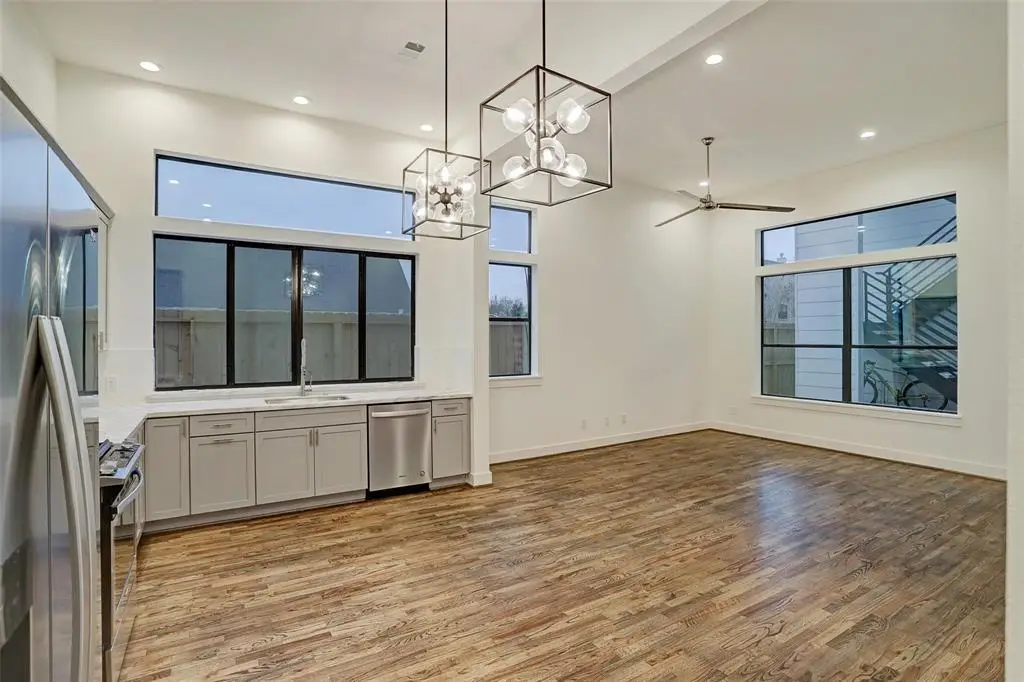 W 22nd St · Unit B — photo 5